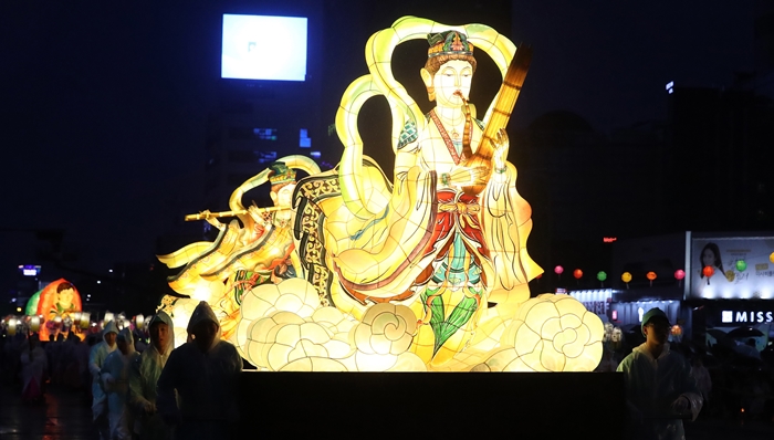 20180514_Lantern Fes_article 02.jpg